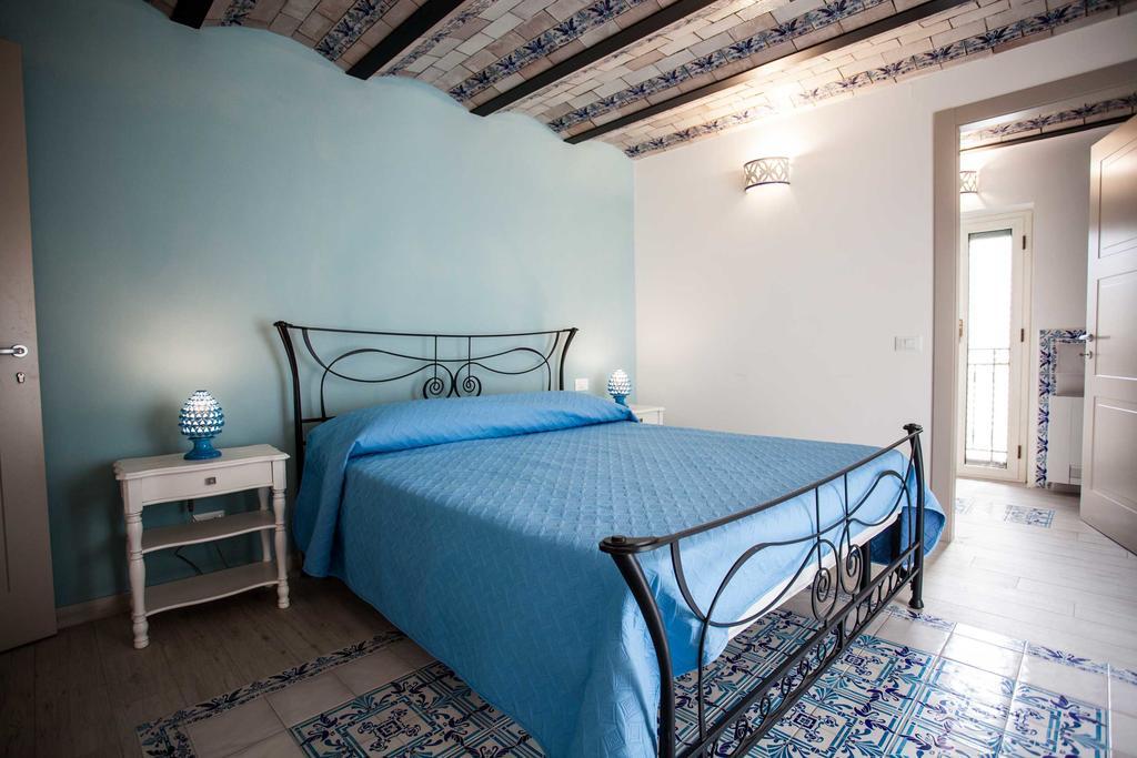 Palazzo Pagliaro Hotell Santo Stefano di Camastra Eksteriør bilde