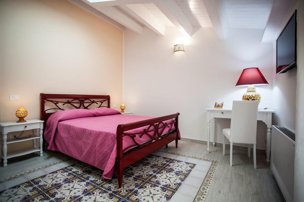 Palazzo Pagliaro Hotell Santo Stefano di Camastra Eksteriør bilde